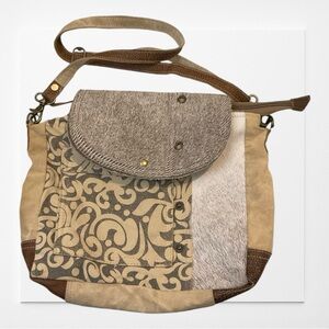 Myra ‘factual’ crossbody bag